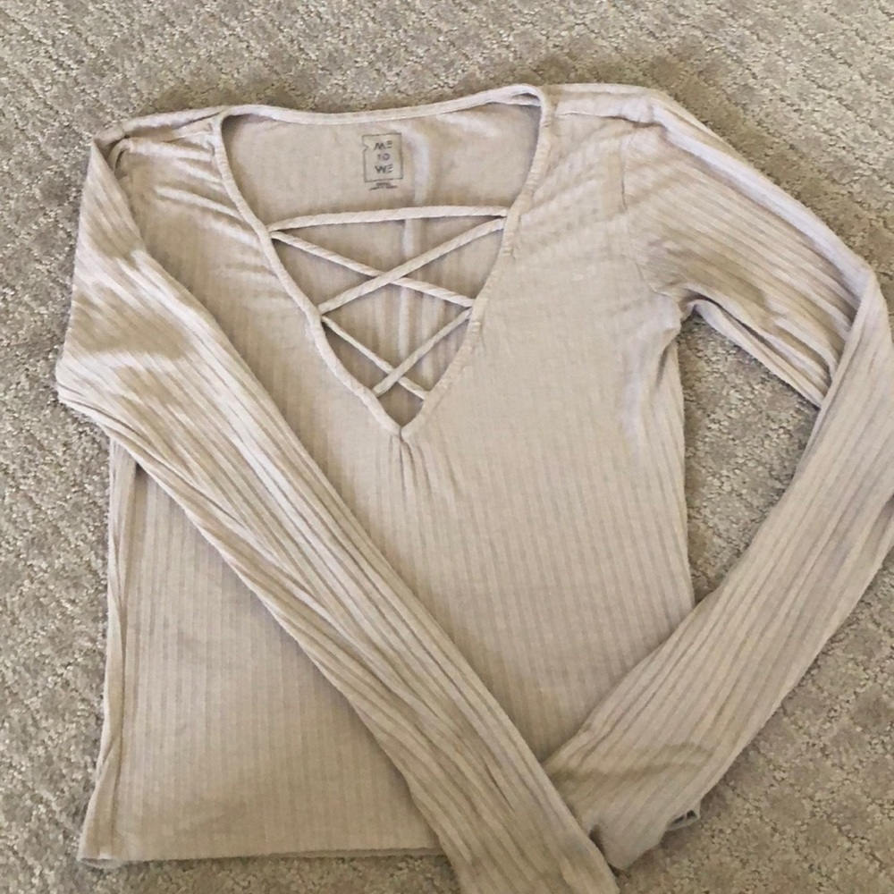 cross V-neck crop top.
